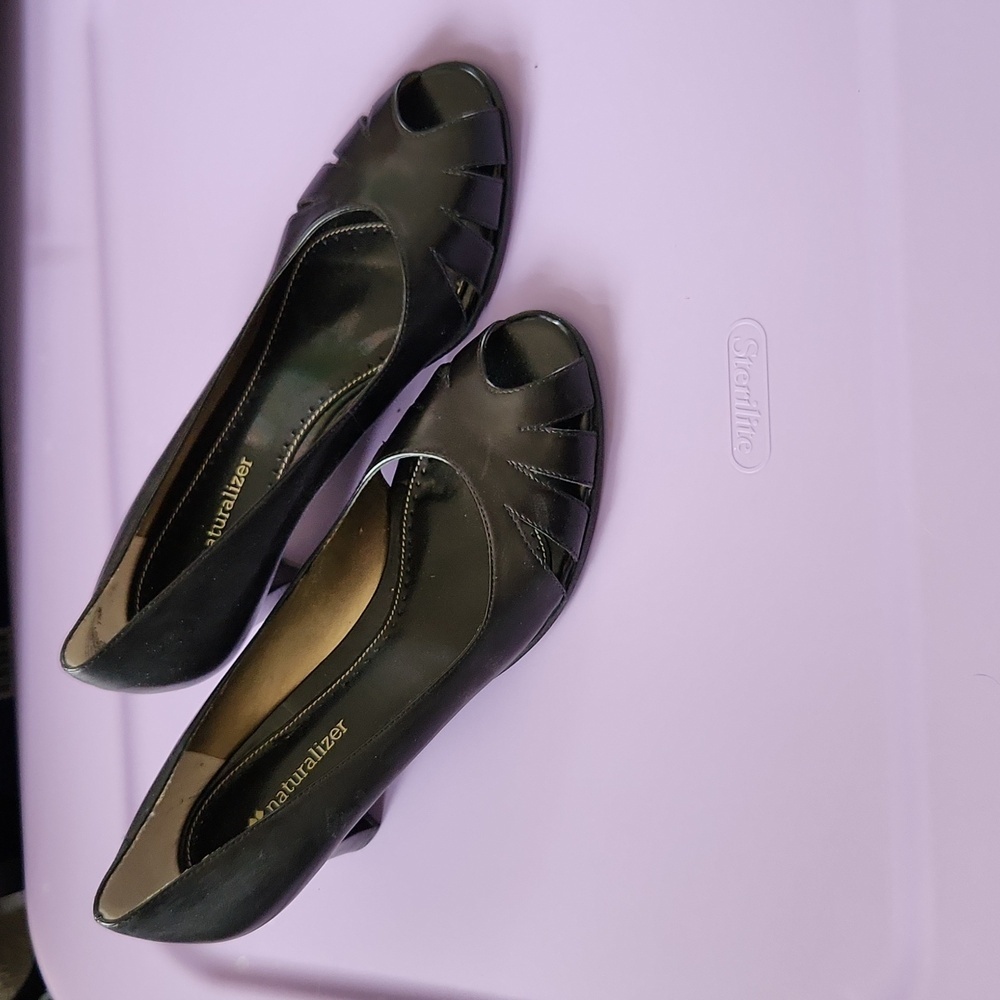 Naturalizer leather pumps
